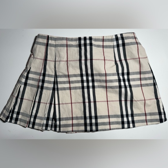 vintage burberry skirt - never worn bought it 2 years ago it was so to small - Picture 4 of 4